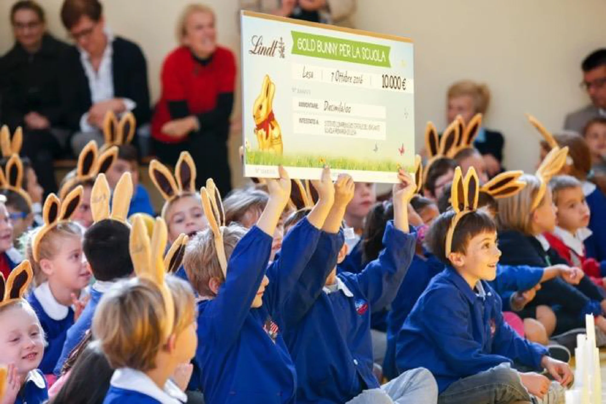 bambini all'evento lindt gold bunny per la scuola