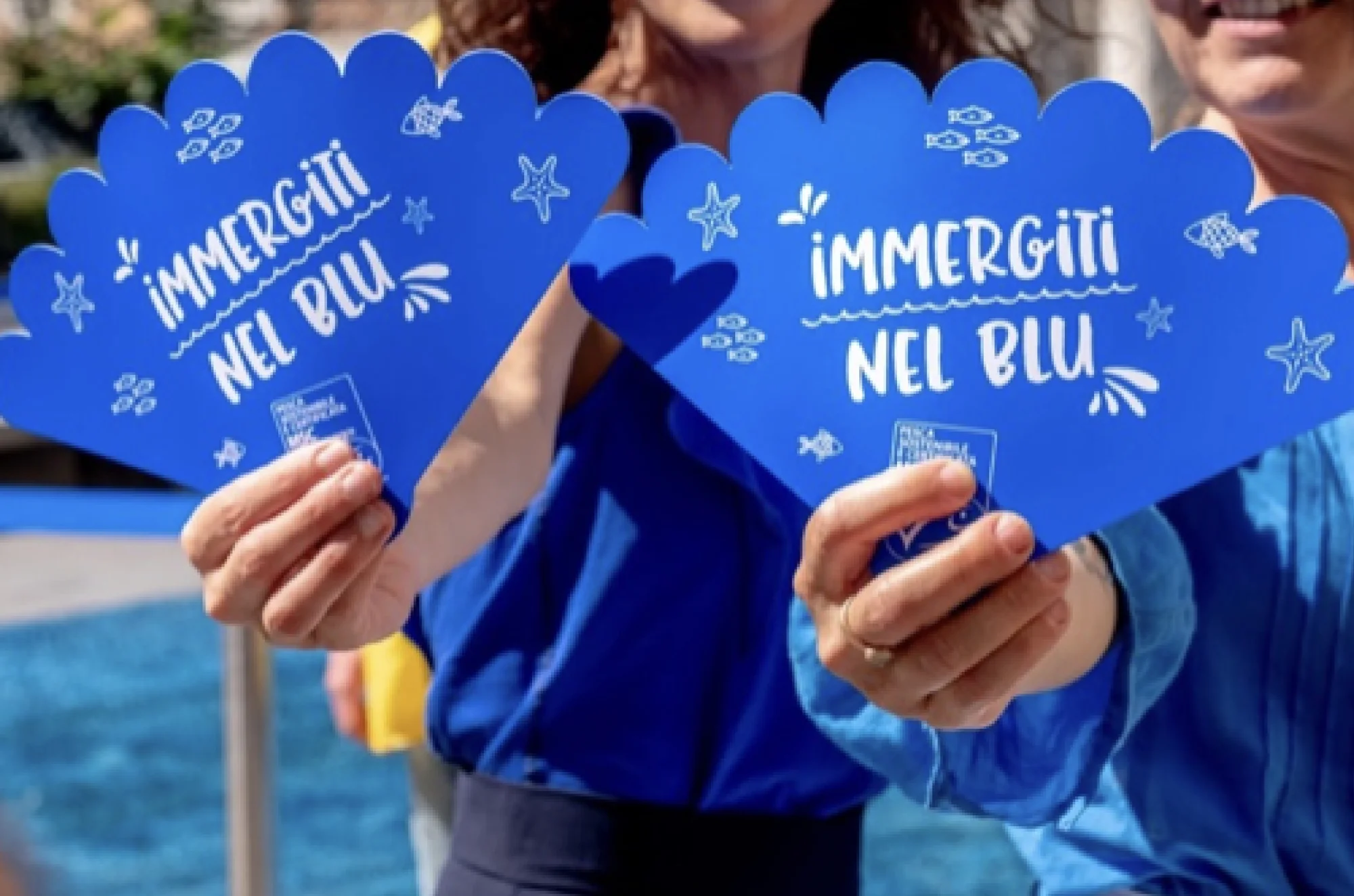 ventagli "immergiti nel blu" all'evento "giornata mondiale degli oceani"