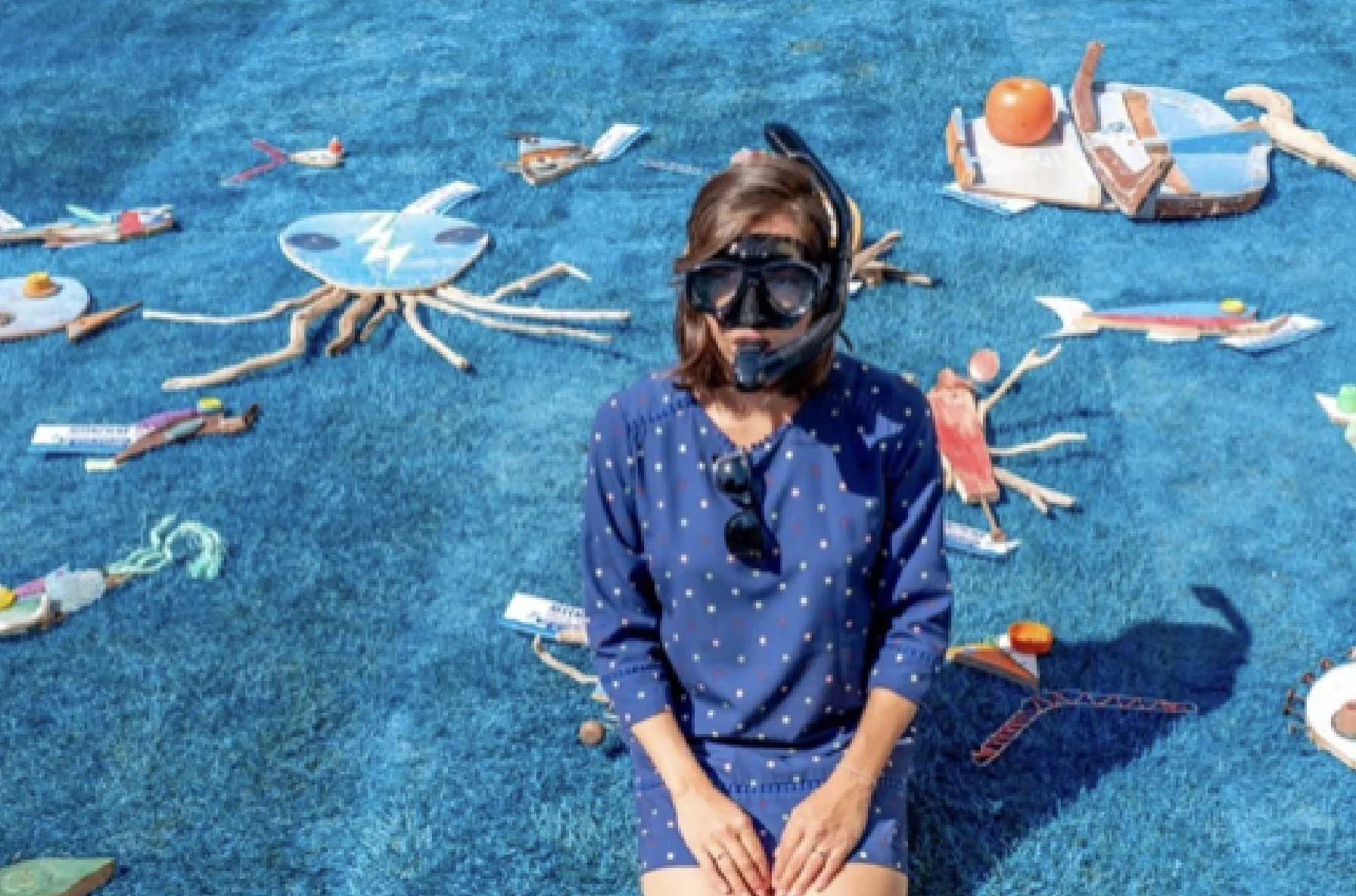 ragazza con maschera e boccaglio all'evento "giornata mondiale degli oceani"