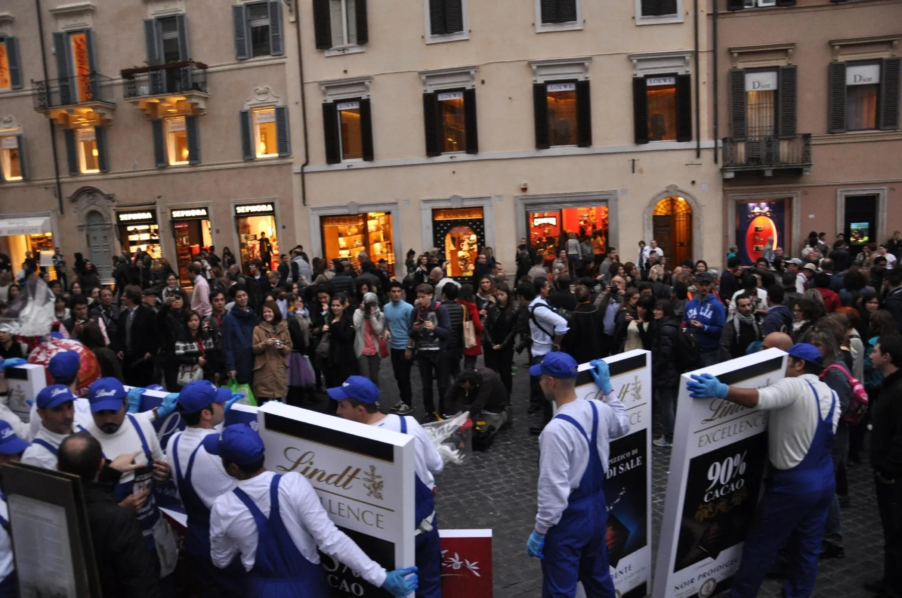 sfilata inaugurazione lindt in centro a roma